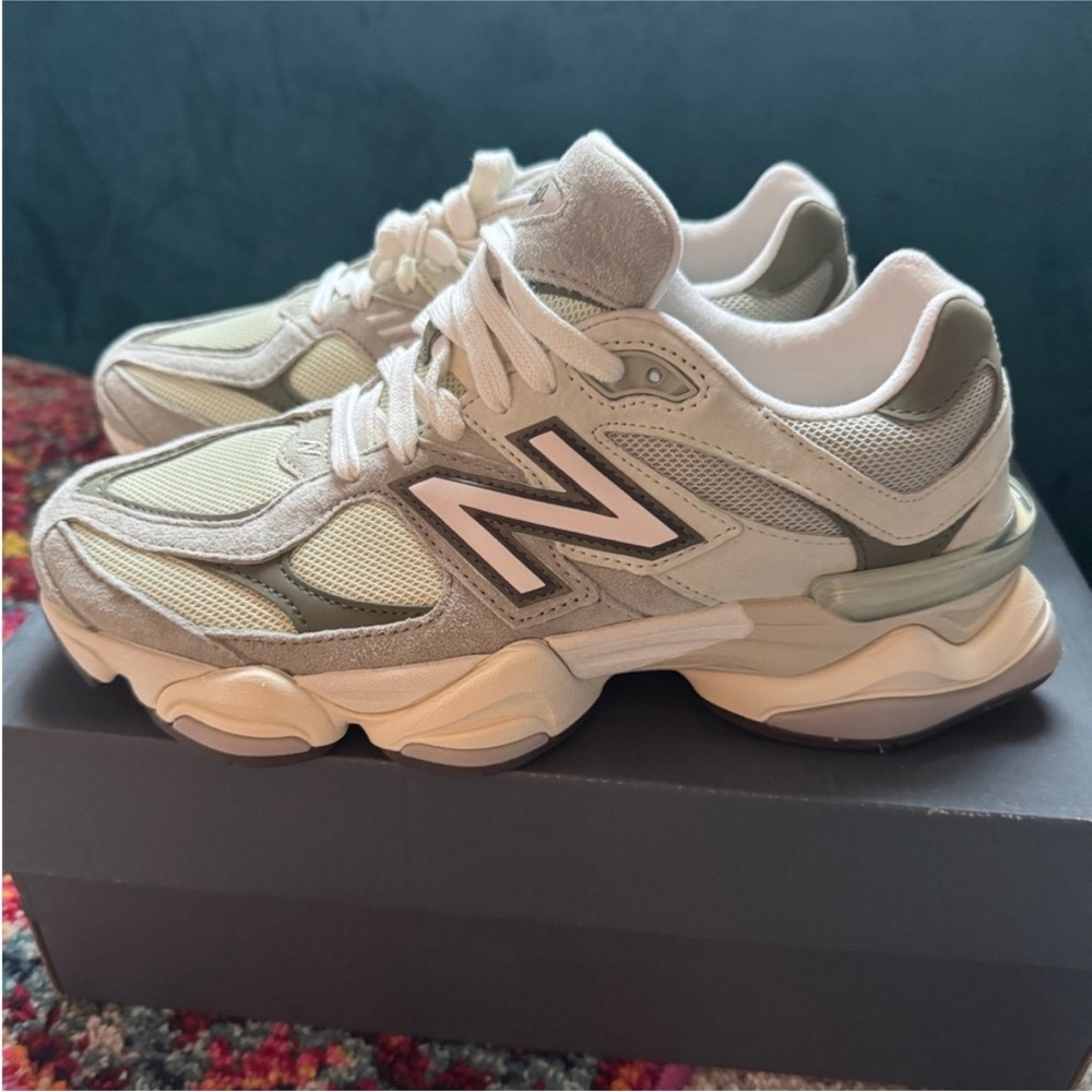 New Balance 9060 Olivine Green Leather Sneakers – 9.5